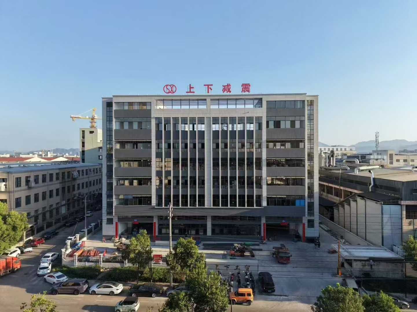 Explosiv! Eine neue sechsstöckige Fabrik mit einer Fläche von 18.000 Quadratmetern wurde enthüllt!